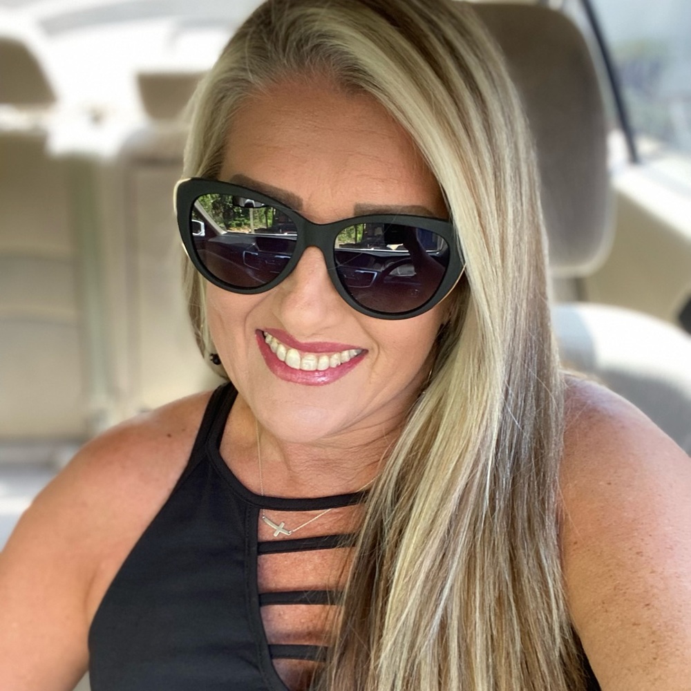 Meet your Posher, Angela